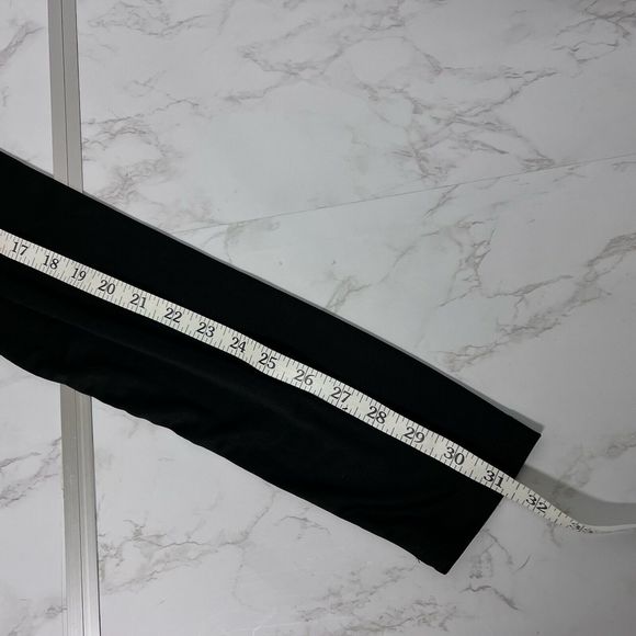 Elevate NINTENDO Women’s Medium Black 1/2 Zip Pullover Active Top Rare Game Fan - Picture 15 of 16